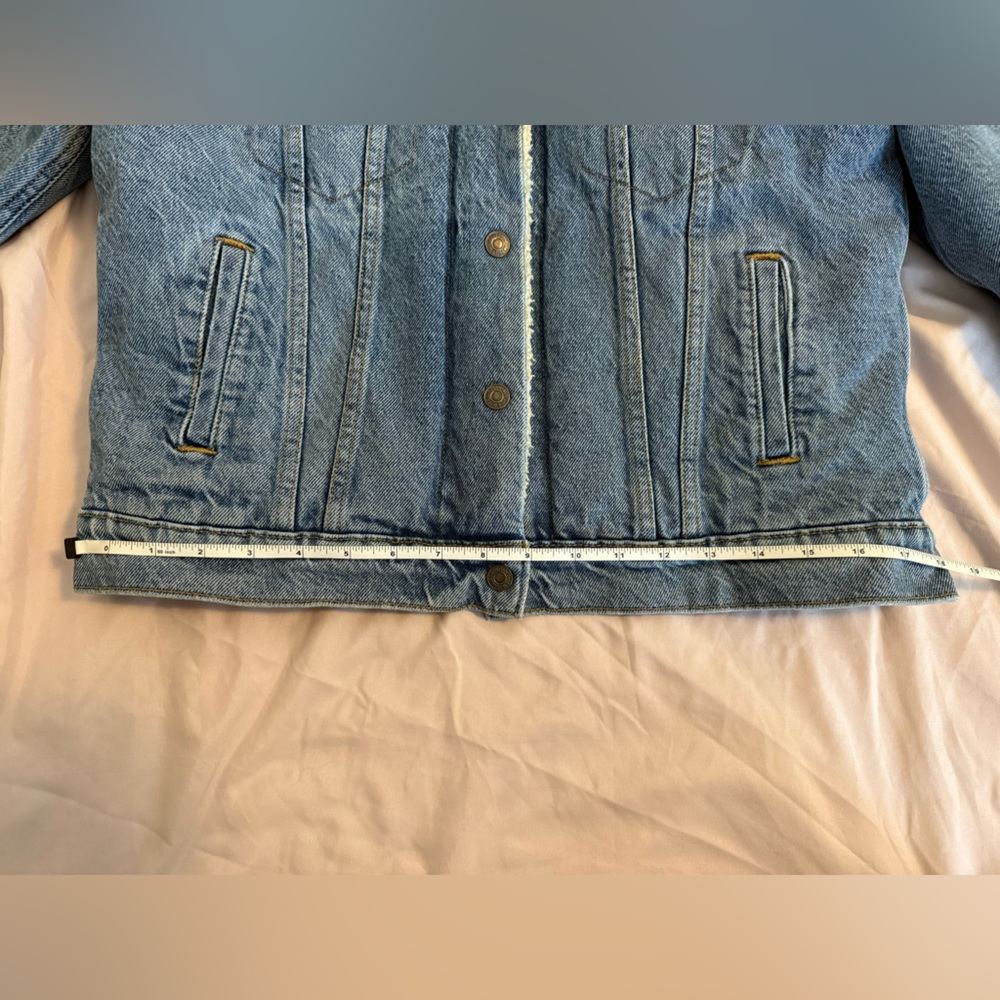 Levi's Blue Jean Jacket with Cream Collar - Picture 14 of 15